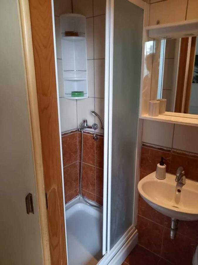 Studio Darija For 2 Persons S Terasom Wi-Fi & Parking Apartment Makarska Luaran gambar